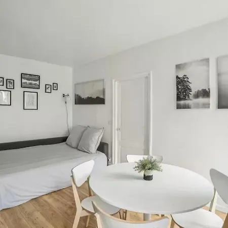 Beautiful 10 Minutes Walk From The Eiffel Tower * Parigi
